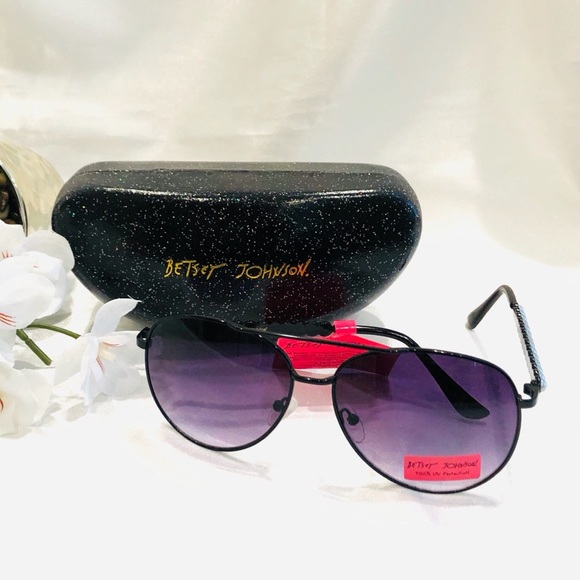 ‼️SOLD‼️Betsey Johnson Black Aviator Sunglasses - Picture 3 of 10